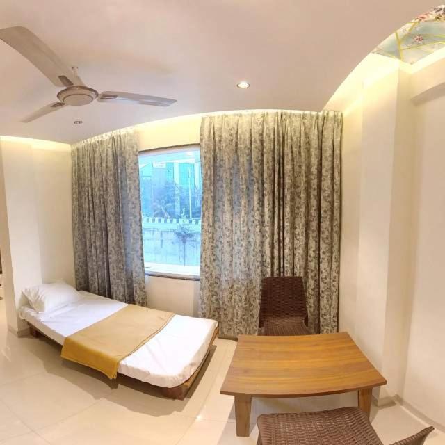 Hotel India Gate Narhe, プネ エクステリア 写真