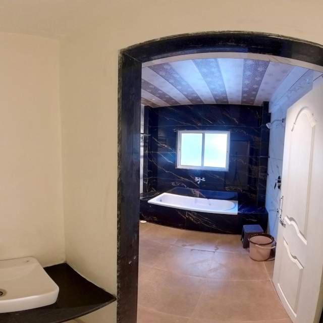Hotel India Gate Narhe, プネ エクステリア 写真