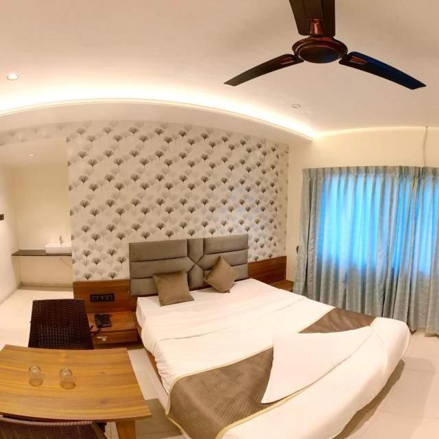Hotel India Gate Narhe, プネ エクステリア 写真