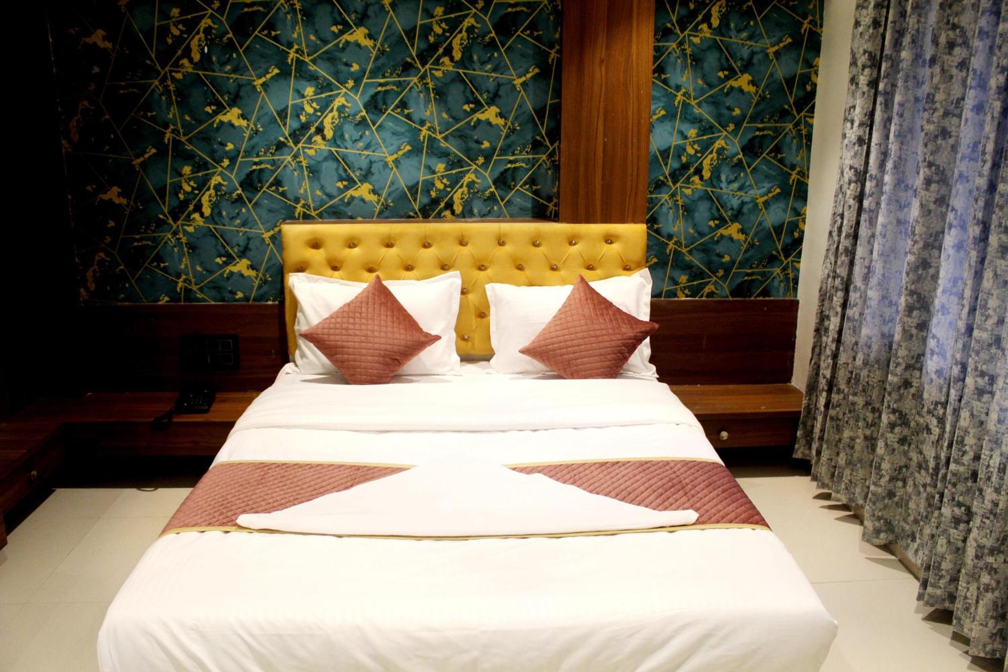 Hotel India Gate Narhe, プネ エクステリア 写真