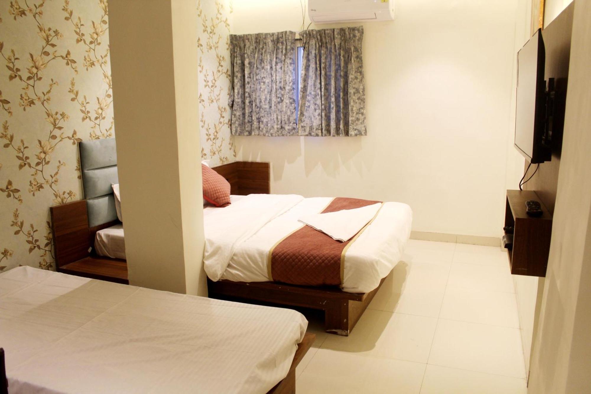 Hotel India Gate Narhe, プネ エクステリア 写真