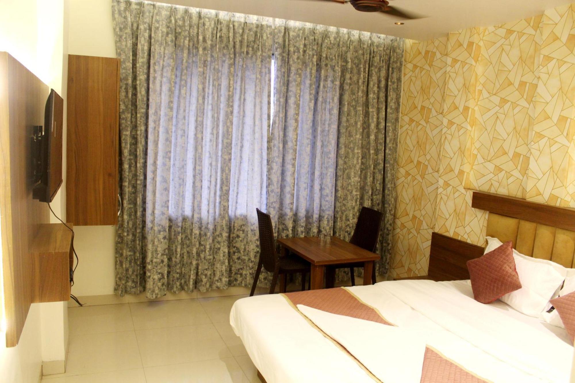 Hotel India Gate Narhe, プネ エクステリア 写真