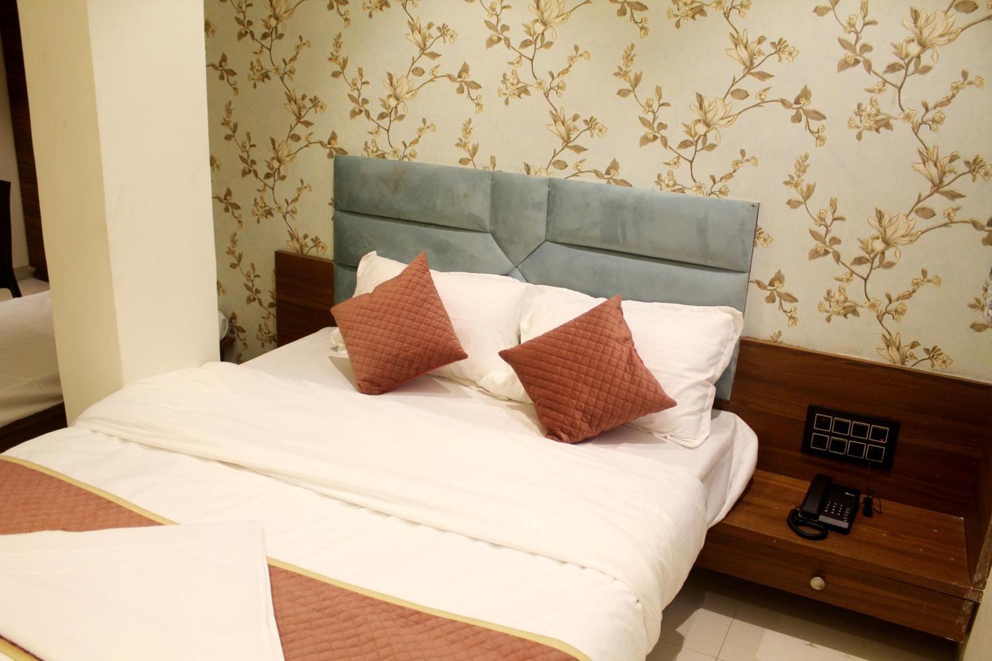 Hotel India Gate Narhe, プネ エクステリア 写真