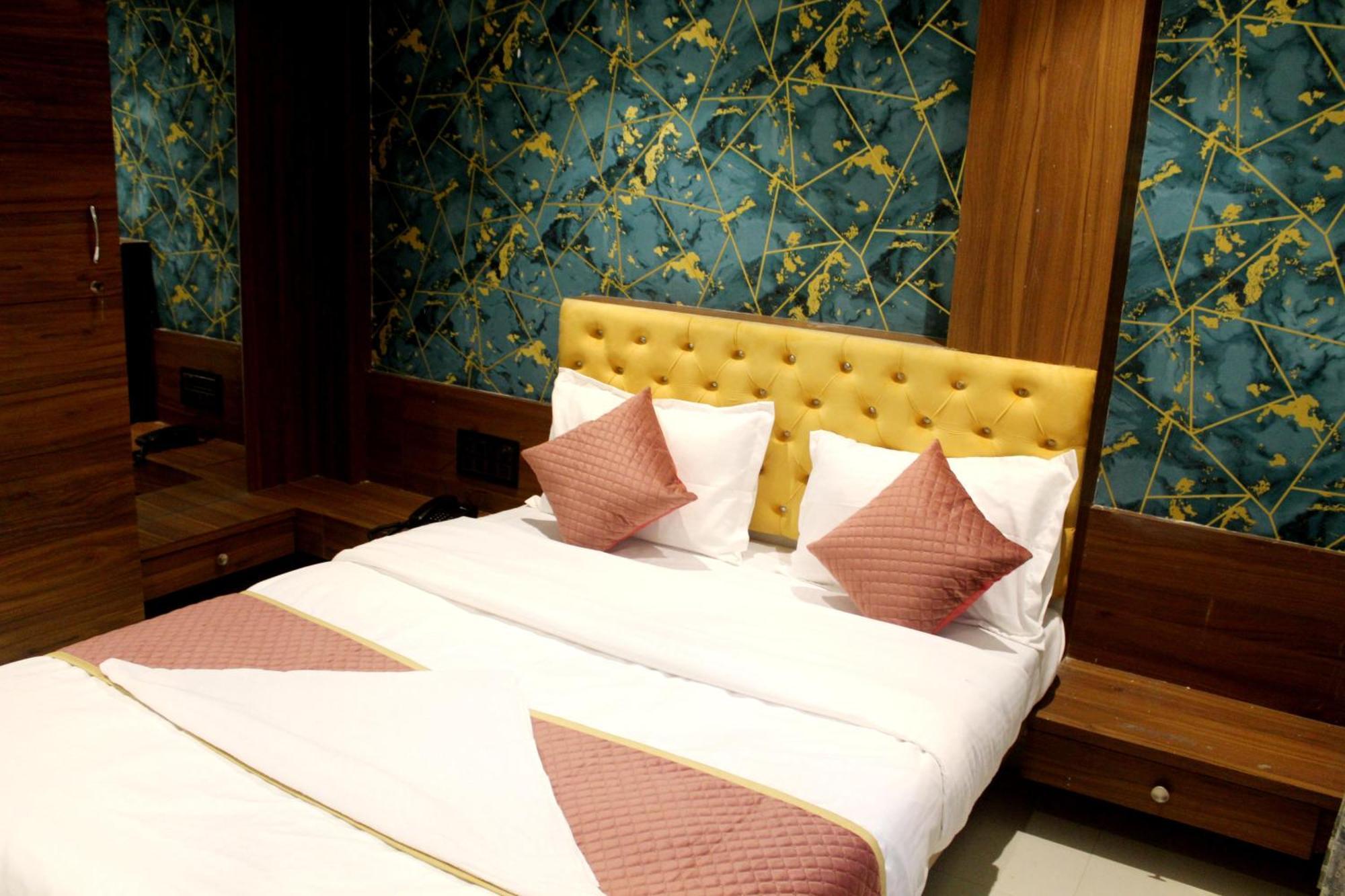 Hotel India Gate Narhe, プネ エクステリア 写真