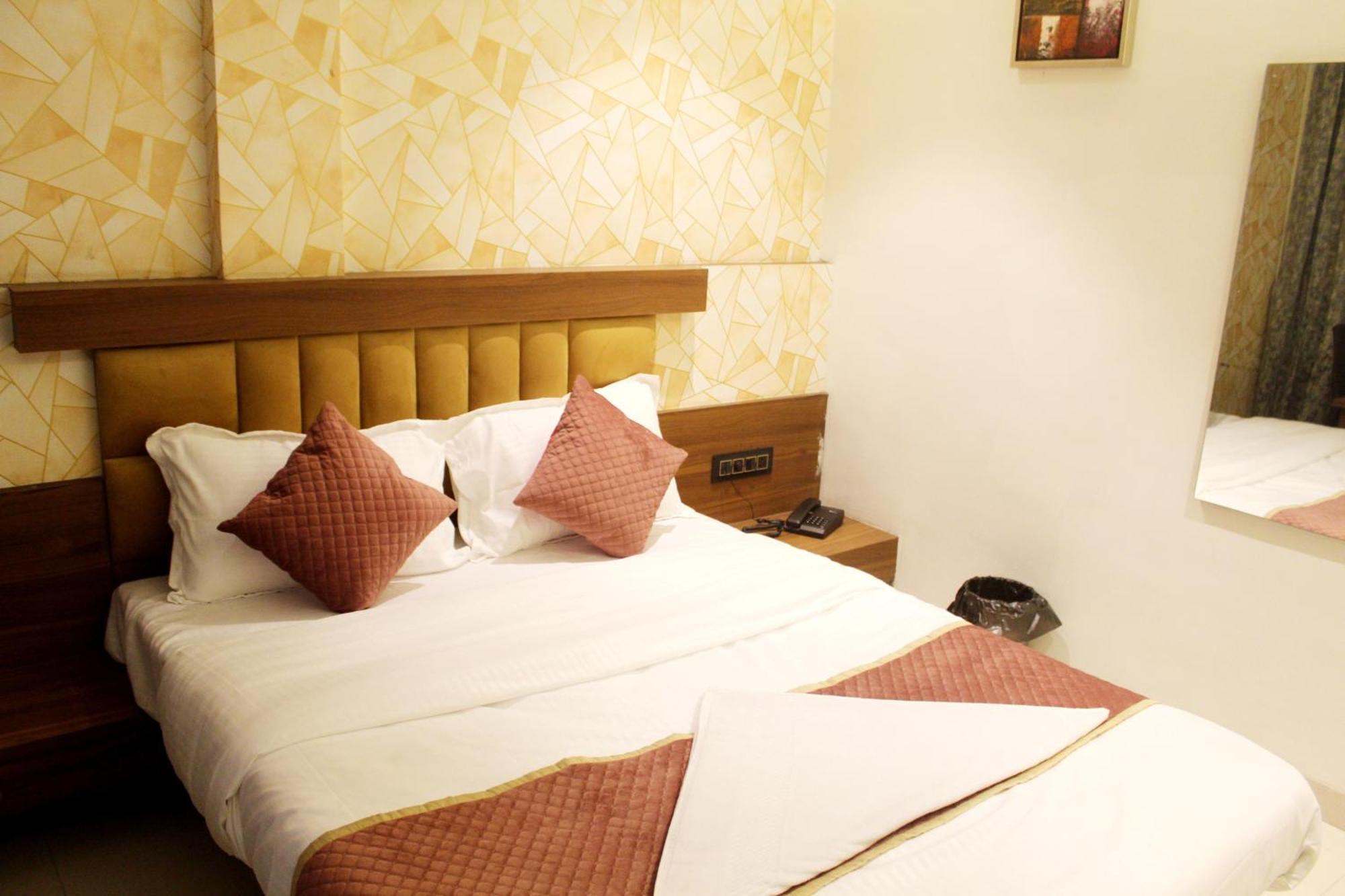 Hotel India Gate Narhe, プネ エクステリア 写真