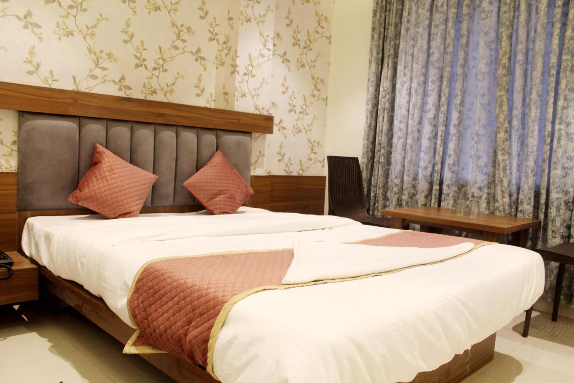 Hotel India Gate Narhe, プネ エクステリア 写真