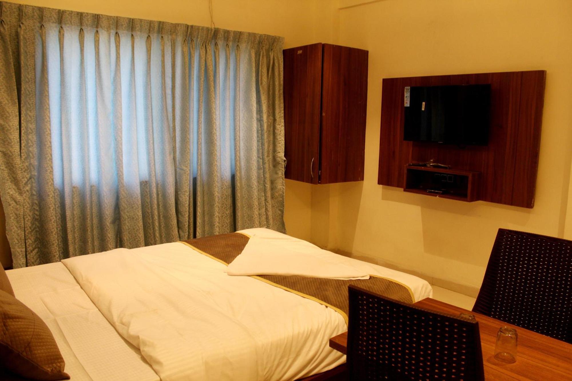 Hotel India Gate Narhe, プネ エクステリア 写真