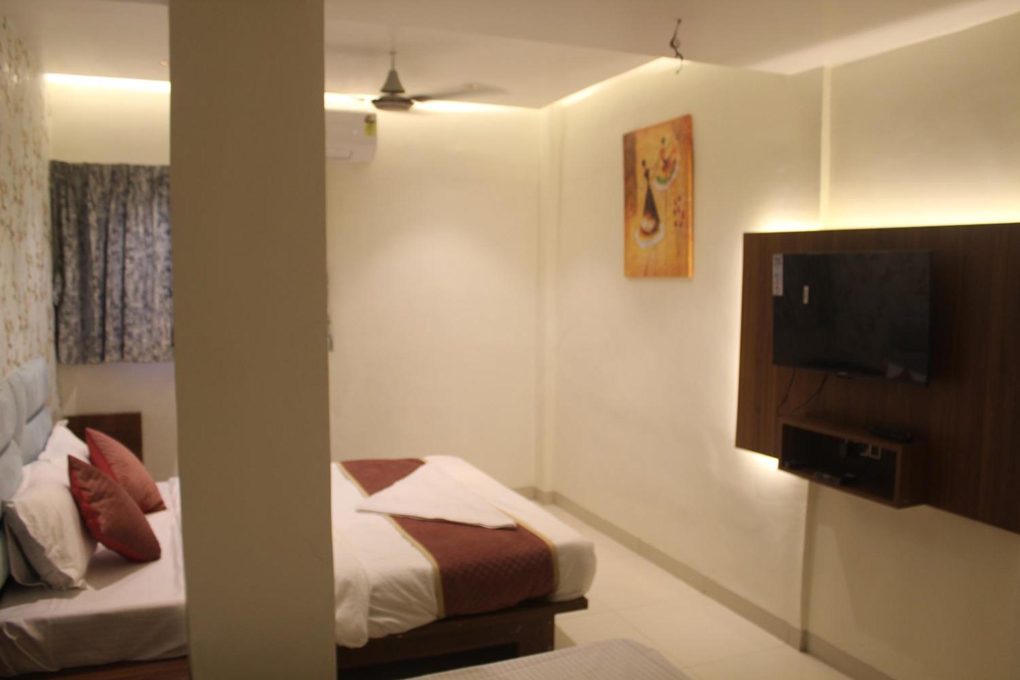 Hotel India Gate Narhe, プネ エクステリア 写真