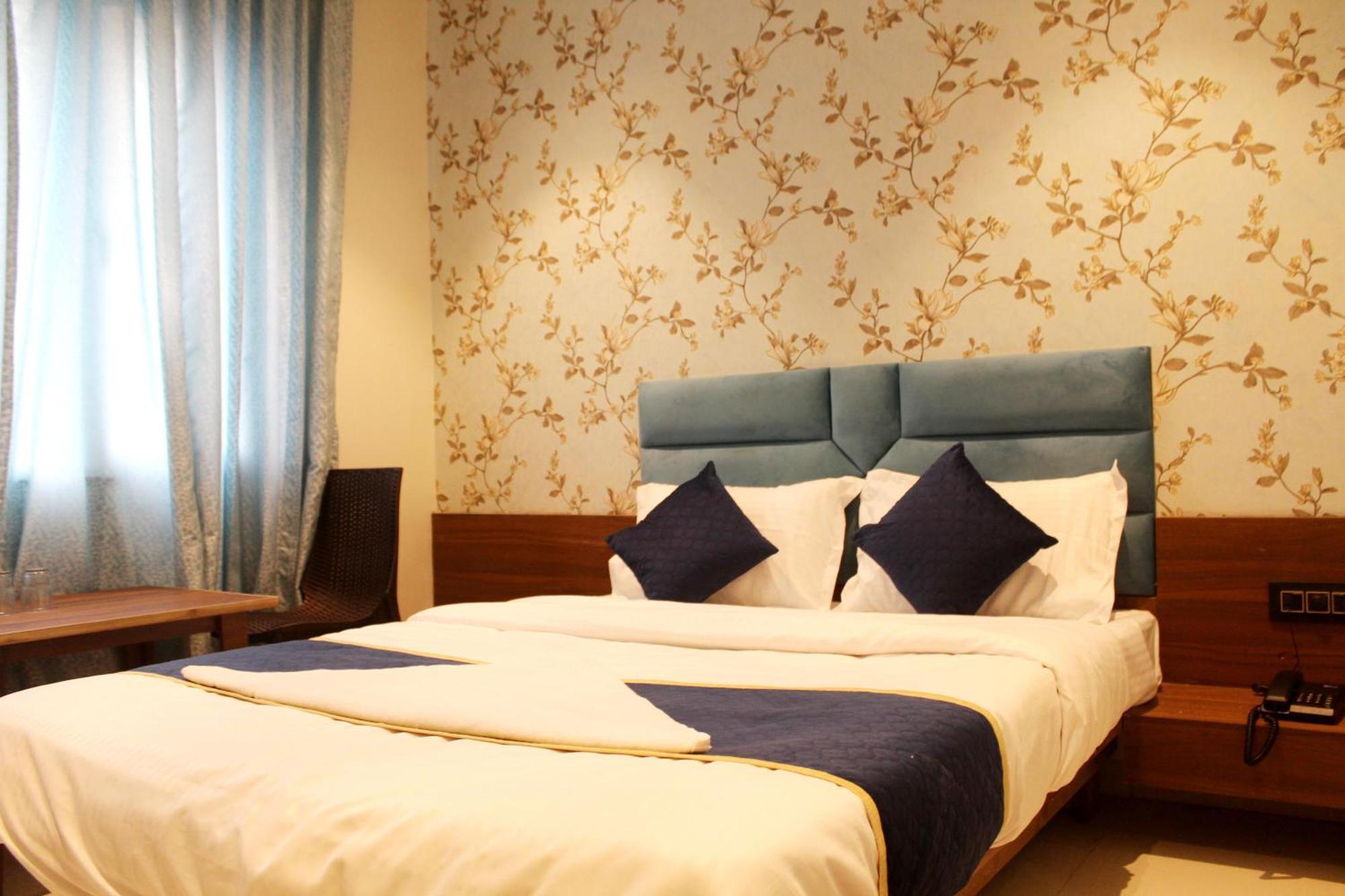 Hotel India Gate Narhe, プネ エクステリア 写真