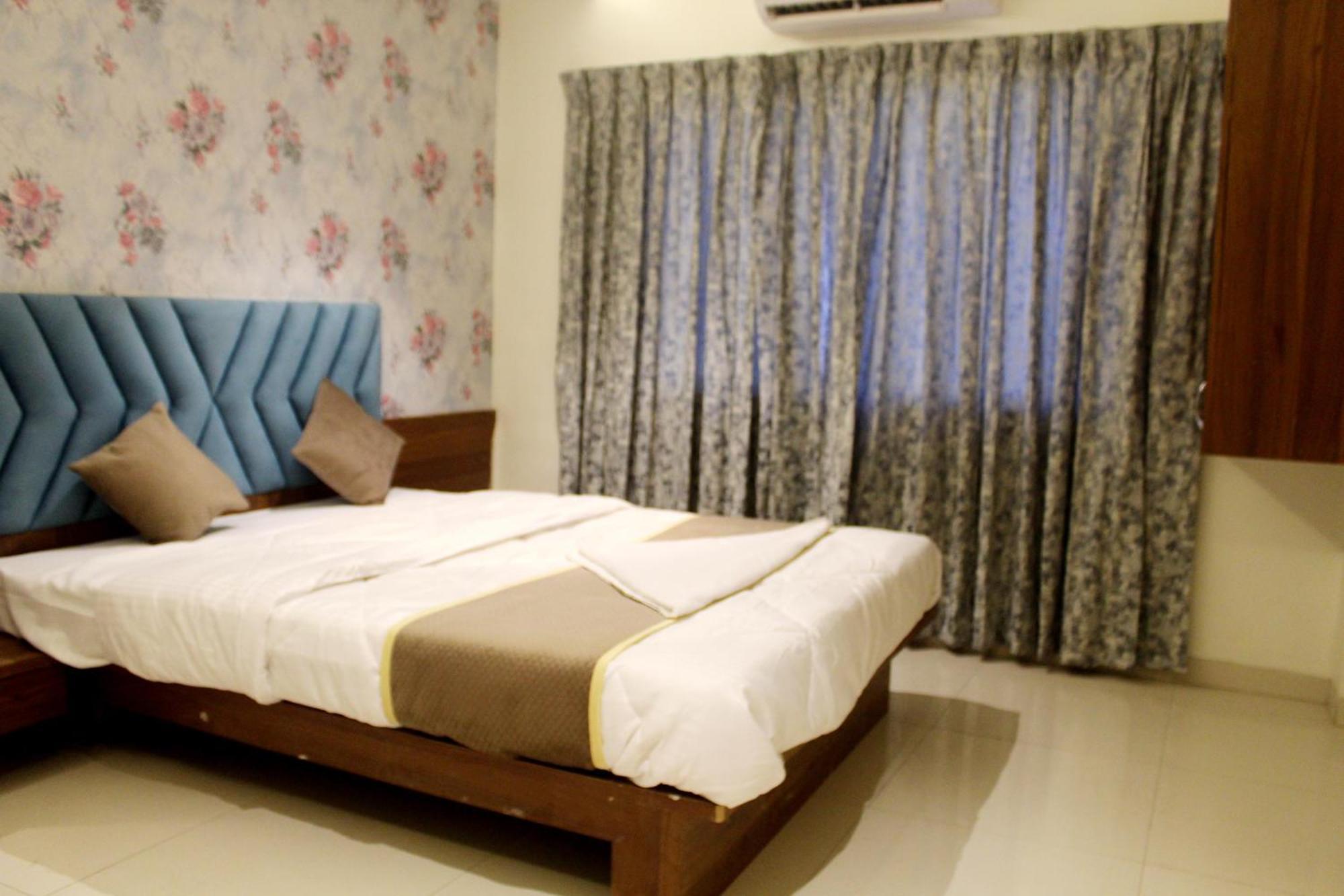 Hotel India Gate Narhe, プネ エクステリア 写真